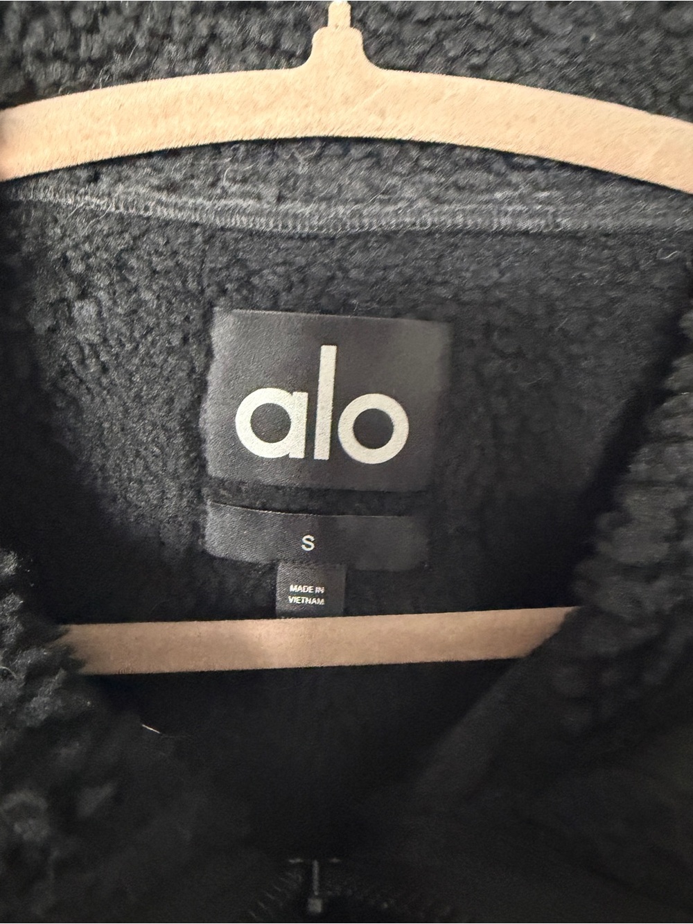 RARE NWOT Oversized Alo Yoga Faux Shearling Snowfall Cropped Jacket - Black - Picture 10 of 14